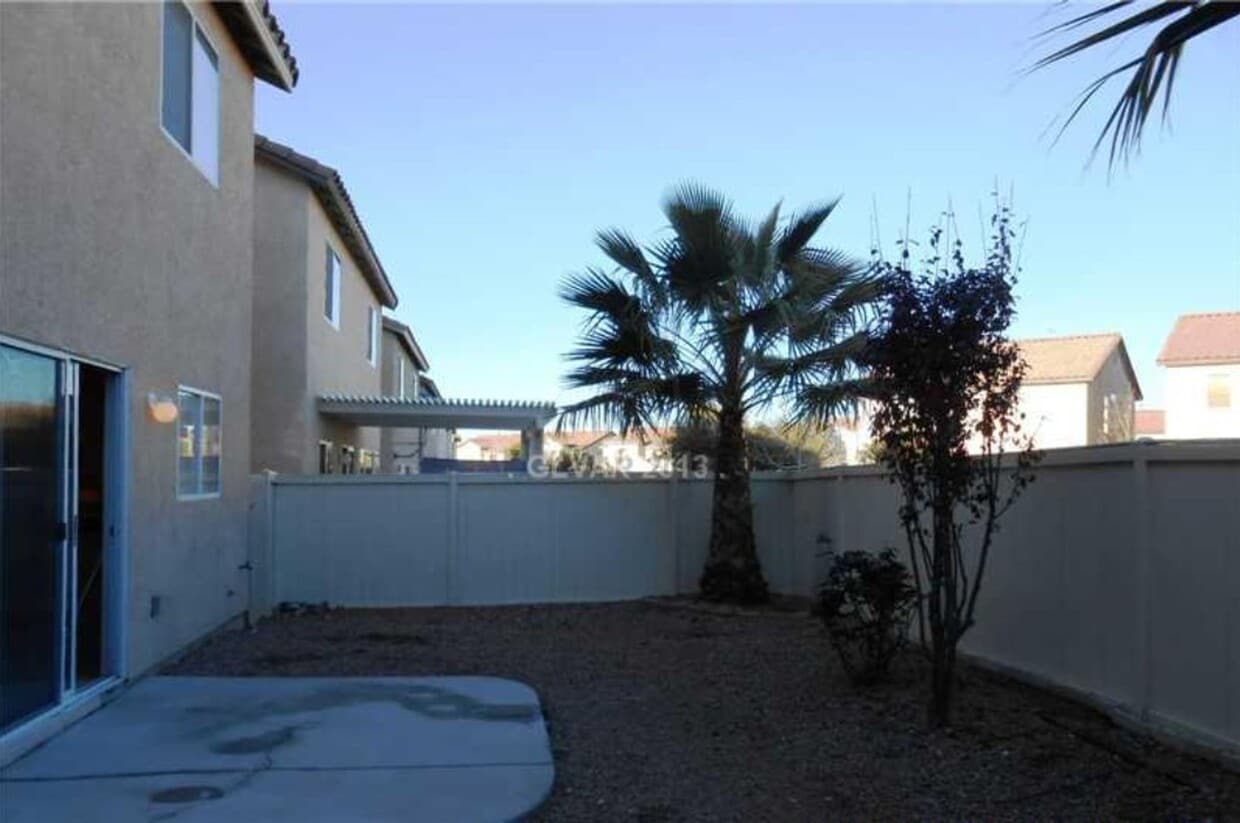 Building Photo - Stylish 4-Bedroom Home with Den, Fireplace...
