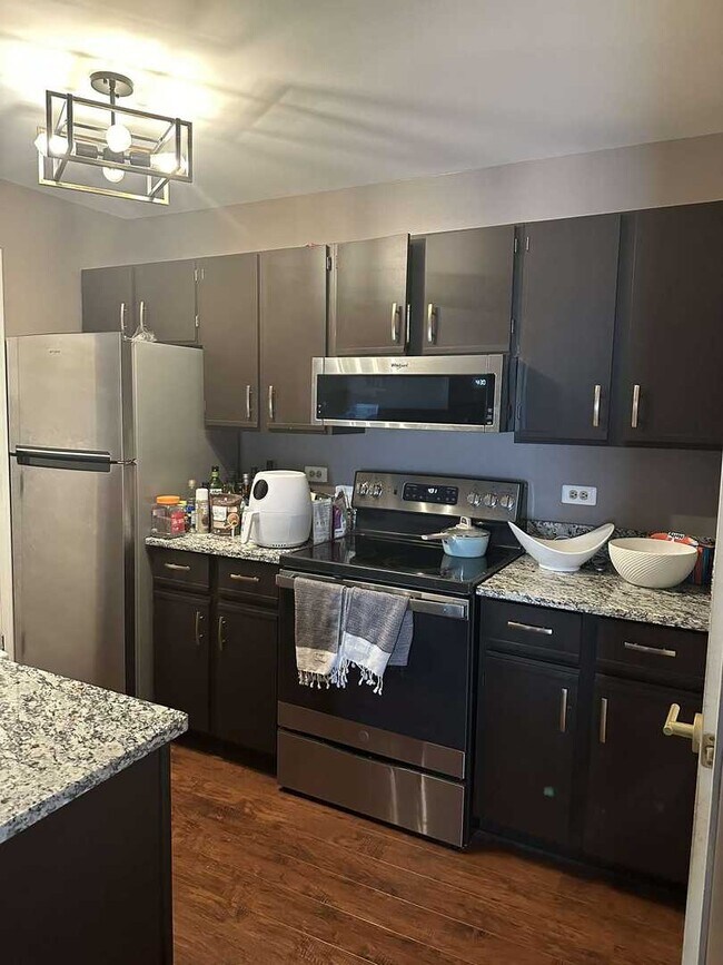 4402 W Shamrock Ln Unit 2B, McHenry, IL 60050 Condo for Rent in