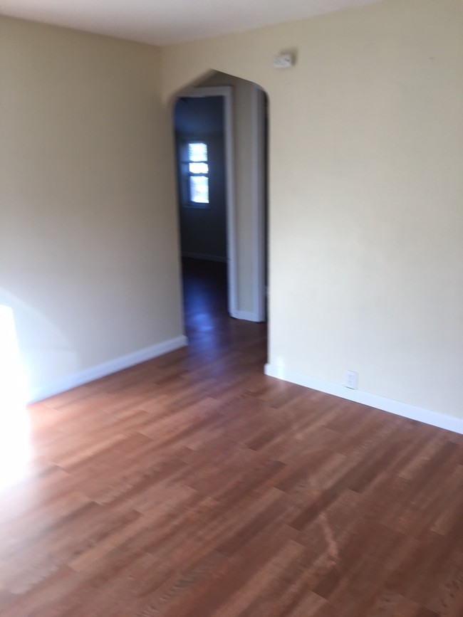 Building Photo - 6900 Riverside Pl