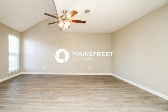 Foto del edificio - 3 Bedroom Pet-Friendly Home in La Vergne, TN with Main Street Renewal