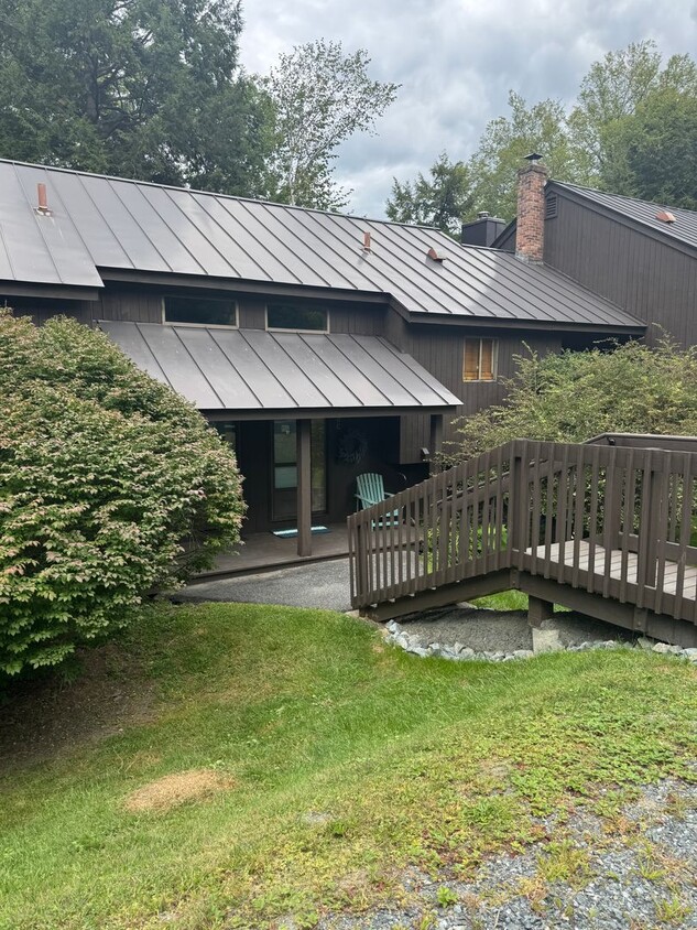 Primary Photo - Short Term- 2 bedroom condo in Quechee- Fu...