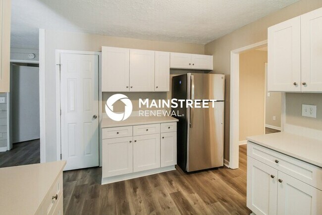 Building Photo - 4 Bedroom Pet-Friendly Home in Riverdale, ...