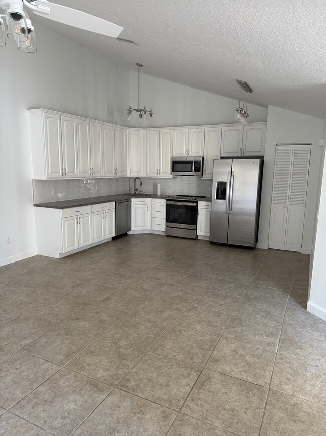 lots of space - 5604 Eagle Lake Dr