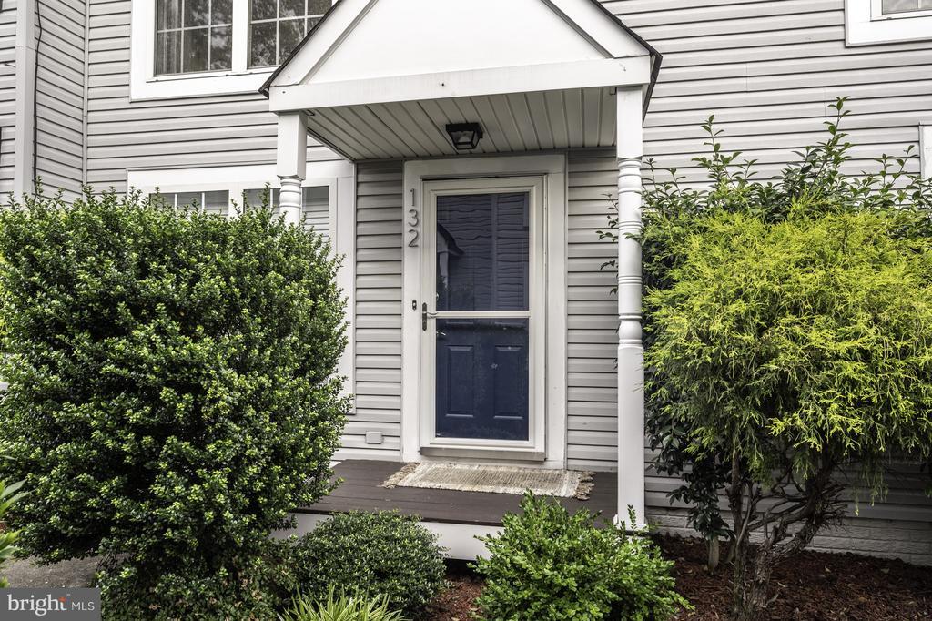 Primary Photo - 132 E Glebe Rd