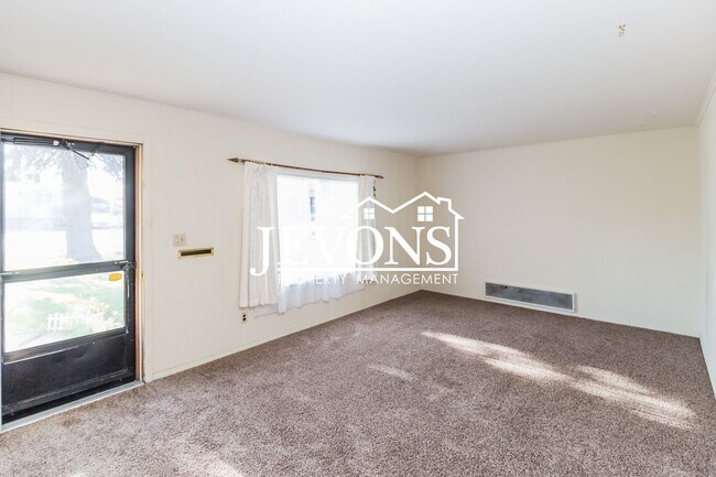 Foto del edificio - Jevons Property Management Presents this 2 bedroom and 1 bathroom property in the heart of Yakima