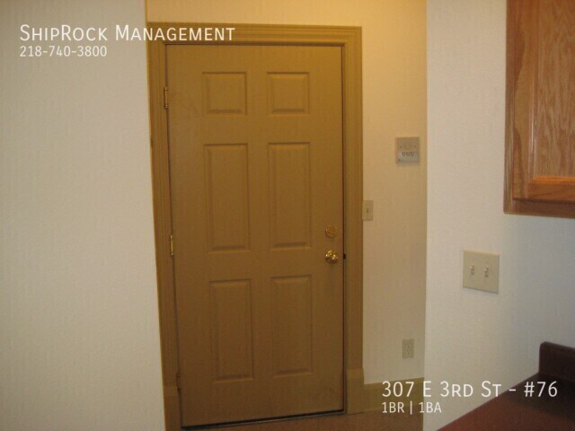 Foto del edificio - 307 E 3rd St