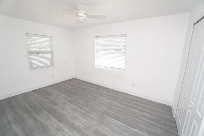 Foto del edificio - 546 NE 43rd Ct