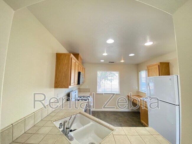 Building Photo - 56 Lute Ct