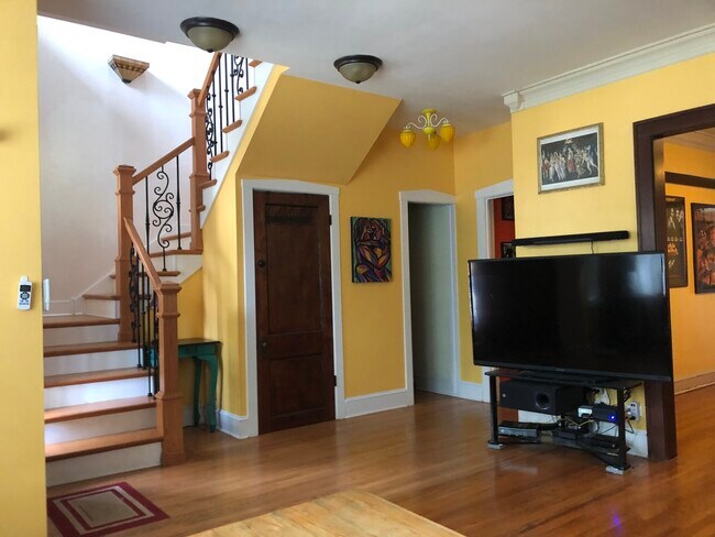 Living Room - 3840 N Francisco Ave