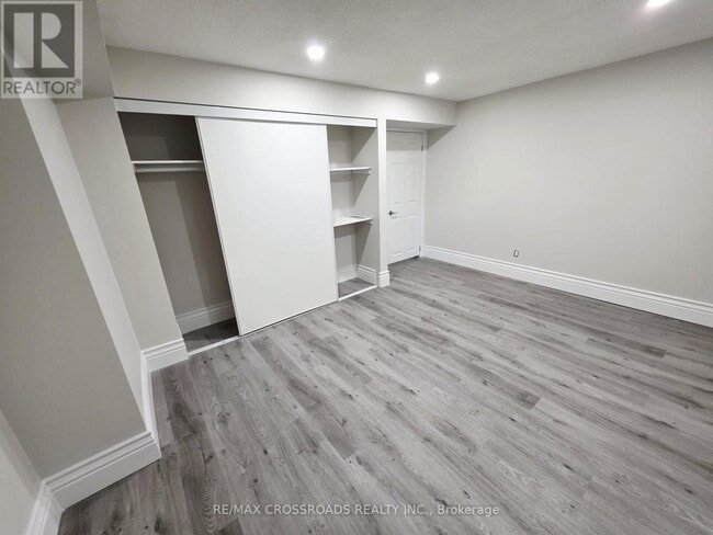 Building Photo - 50 Grandlea Crescent