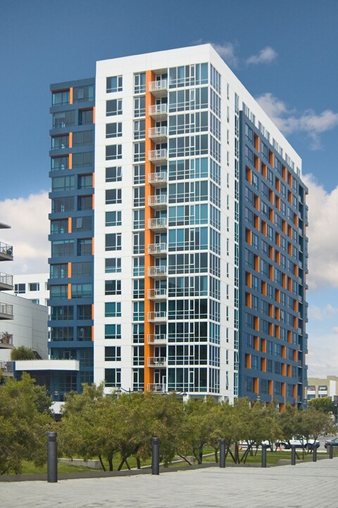 Foto del edificio - 300 Berry St