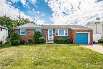 Building Photo - 9 Wedgewood Dr