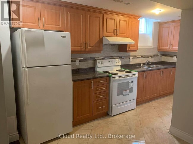 Photo du bâtiment - 564 Fernforest Dr