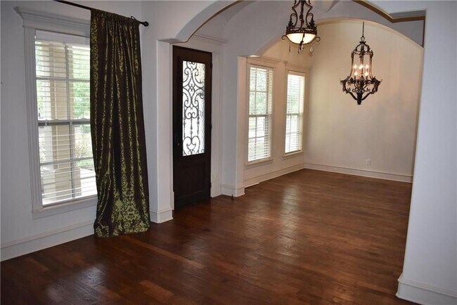 Building Photo - 1625 Fountain Pass Dr