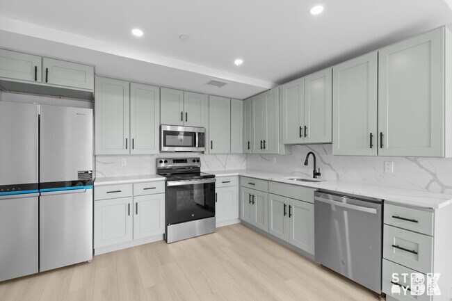 Foto del edificio - 227 Clarkson Ave