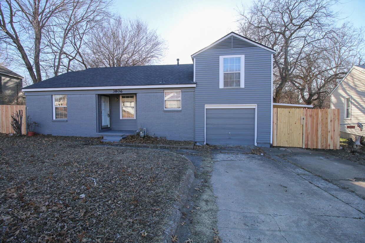 Foto principal - Newly Renovated 3 Bed/2 Bath in Tulsa!