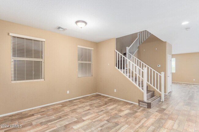 Foto del edificio - 4074 Kirkland Ave
