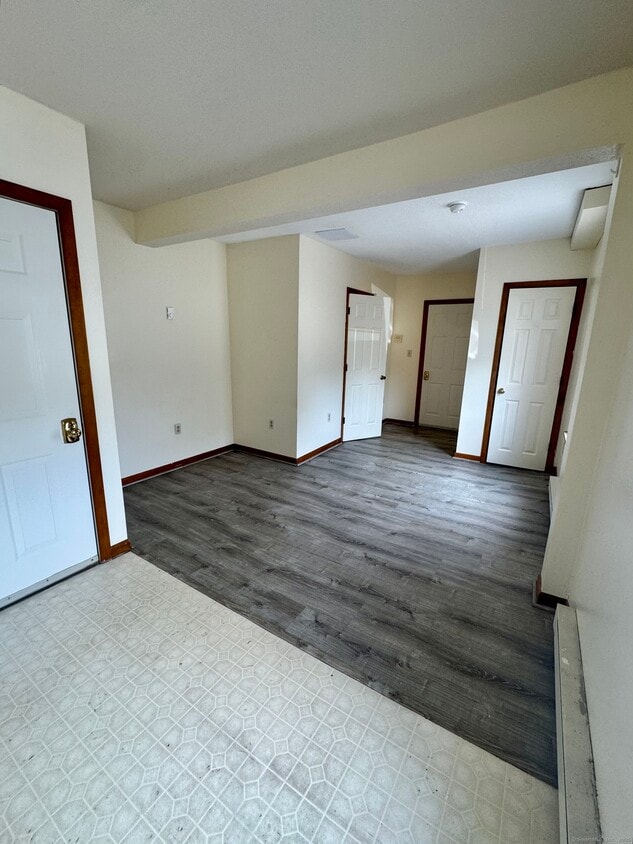Building Photo - 49 Ledyard Ave
