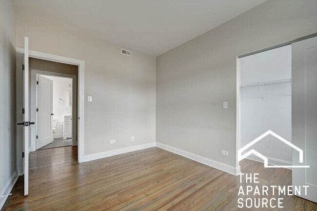 Foto del edificio - 3407 W Fullerton Ave