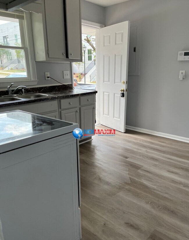Building Photo - Nicely renovated home in Lawrenceville