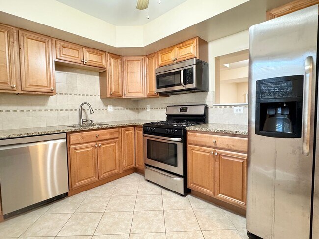 Foto del edificio - Beautifully updated 3BR/2.5BA townhome in Dale City!