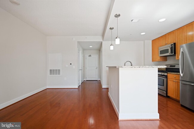 Building Photo - 3600 S Glebe Rd
