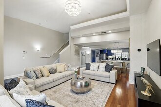 Building Photo - 14545 Damai Ln