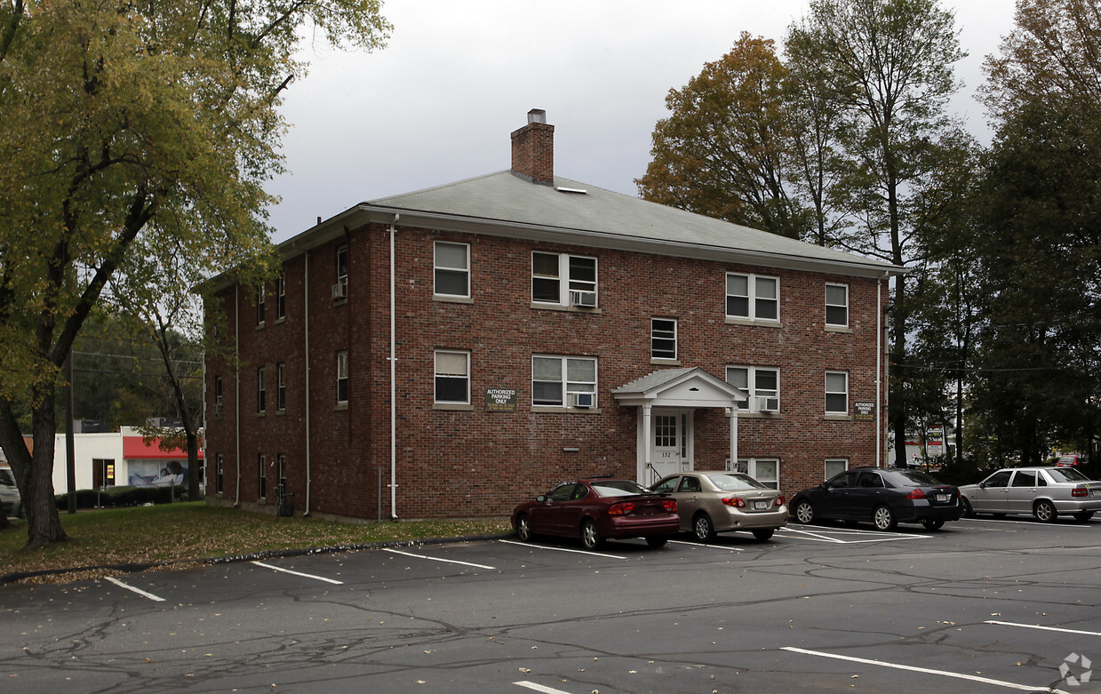 Building Photo - Colonial Court