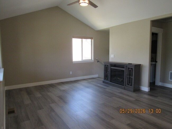 Building Photo - Townhome in Rifle!