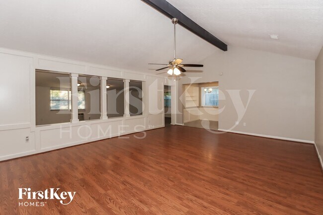 Foto del edificio - 16310 Forest Bend Ave
