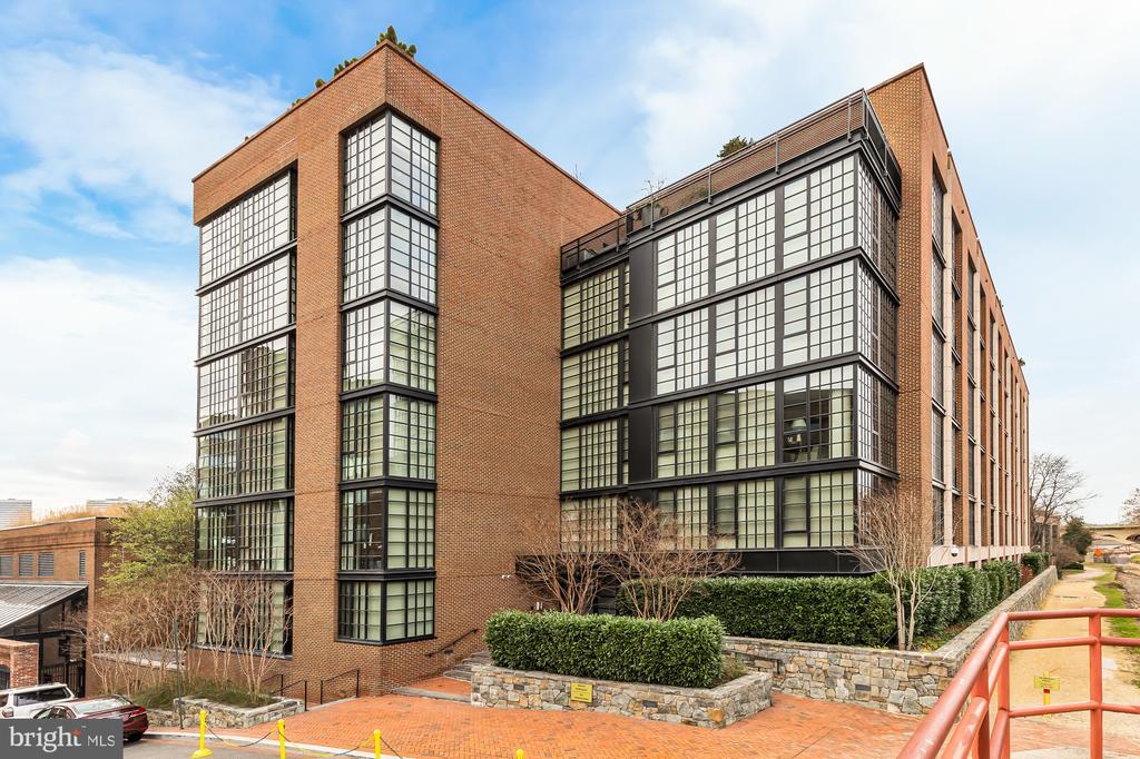 Primary Photo - 3303 Water St NW