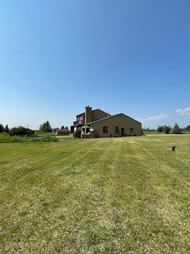 Building Photo - 65 Cougar Dr