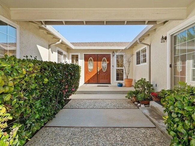 Building Photo - 138 Segre Pl