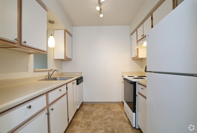 2BR, 2BA - 946 SF - Sunrise Pointe