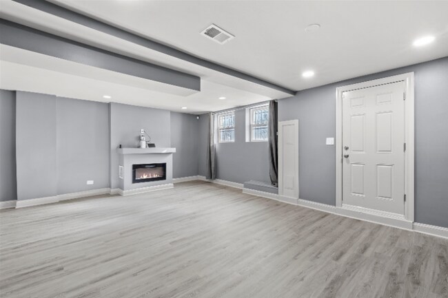 Foto del edificio - 4829 S St Lawrence Ave