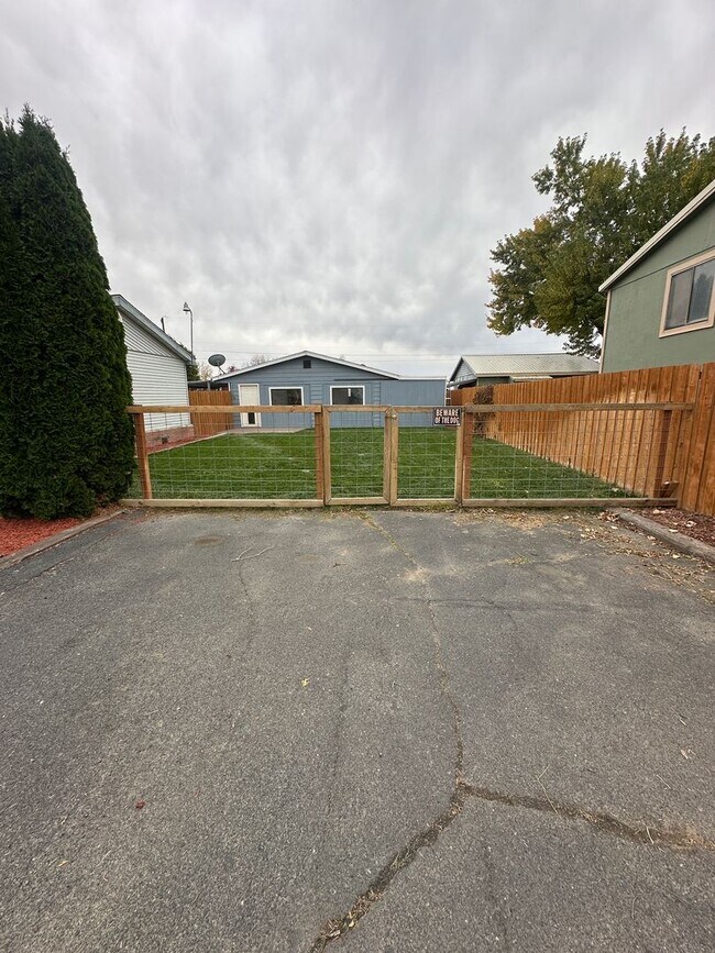 Foto del edificio - 9441 Maple Dr NE