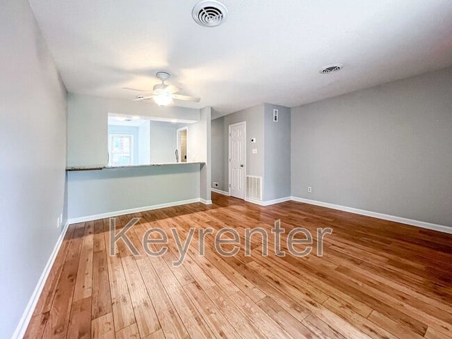 Building Photo - 128 Durwood Rd