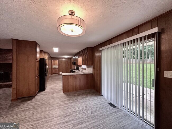 Foto del edificio - 5506 Woodland Dr