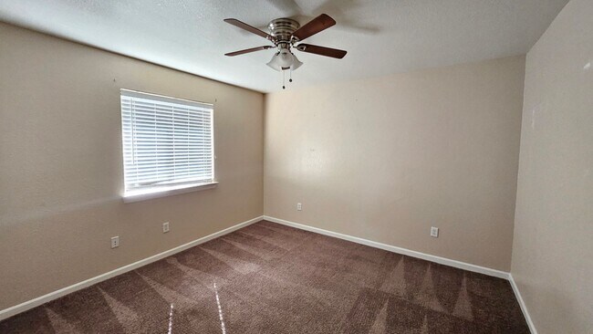 Foto del edificio - Charming 3-Bedroom, 2-Bath Home with Spacious Layout & Cozy Features