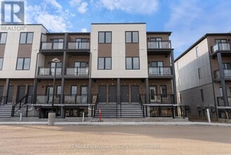 Building Photo - 940-940 St David St N