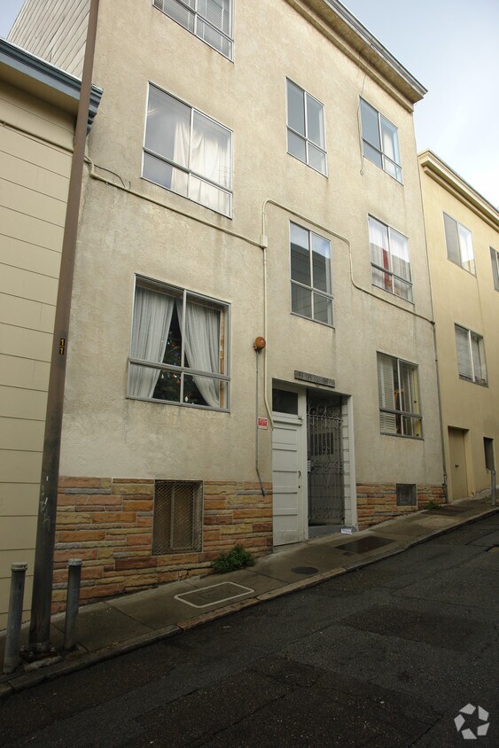 Building Photo - 133 Varennes St