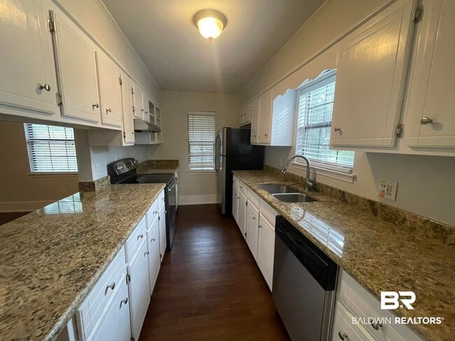 Building Photo - 107 Brentwood Dr
