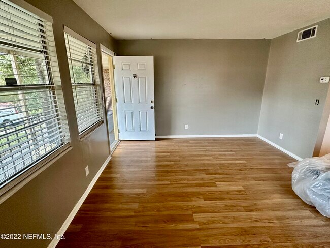 Foto del edificio - 1321 Landon Ave