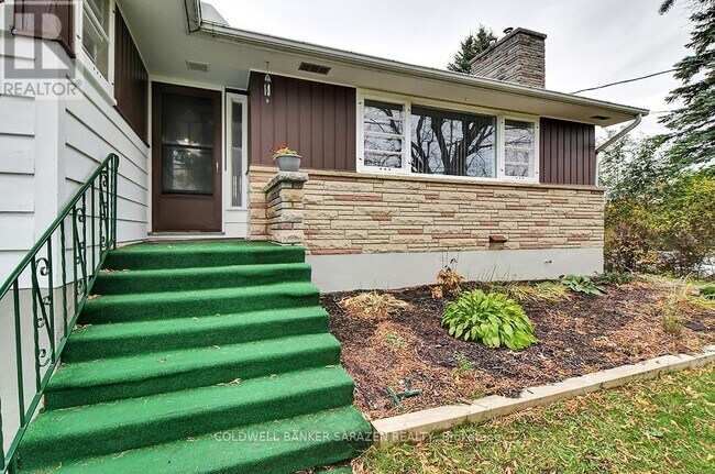 Building Photo - 5495 R. Bank Street