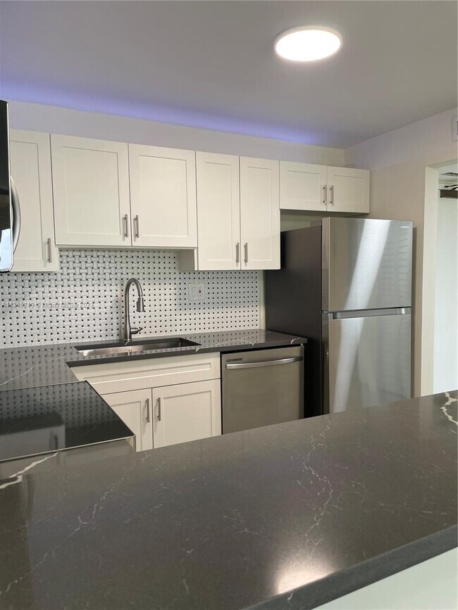 Foto del edificio - 3771 Environ Blvd