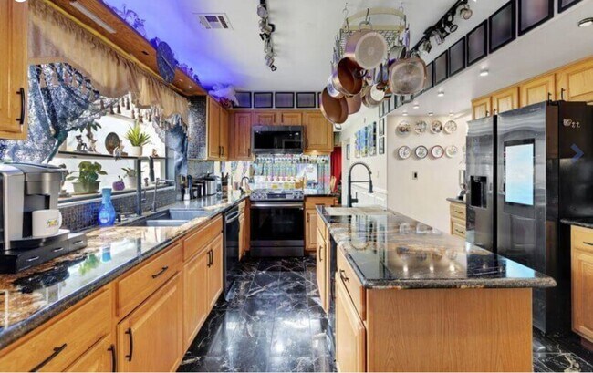 Building Photo - Fully Furnished Luxury Home with Solar