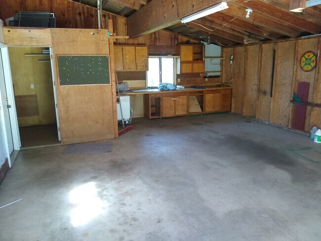 Building Photo - 1805 E Olympian Rd