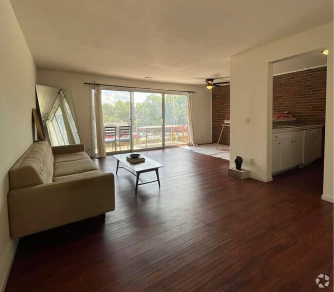 Building Photo - 4732 Belleview Ave