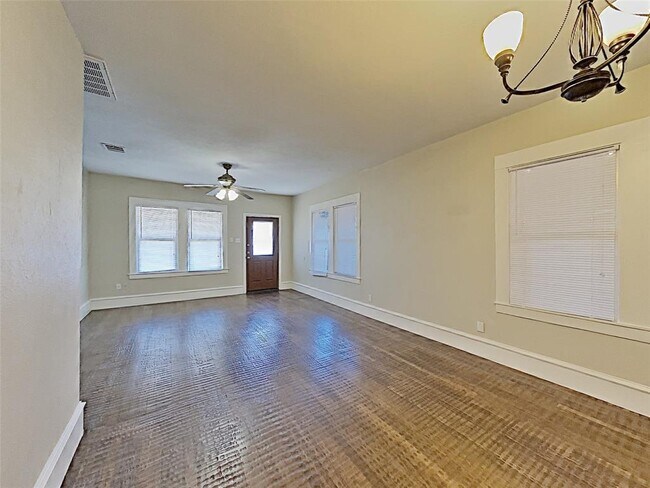 Building Photo - 929 S Rosemont Ave