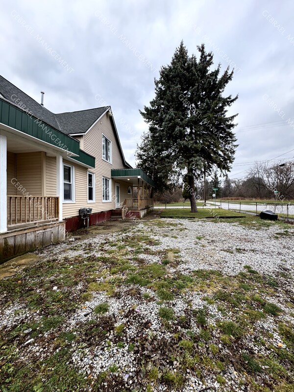Building Photo - 1822 Lapeer Ave